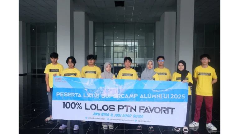 kegiatan foto bersama supercamp simak ui 2025